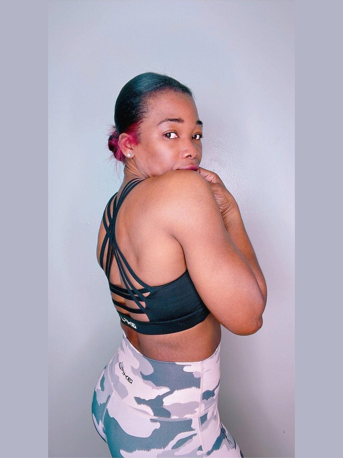 Interlock Criss-Cross Back Strap Sports Bra - BKFJNY