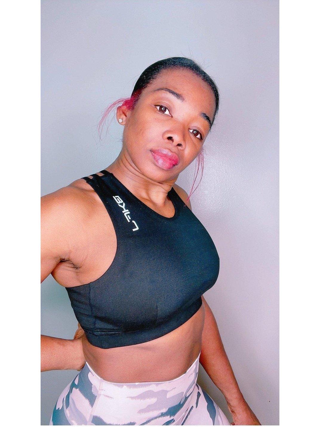Interlock Criss-Cross Back Strap Sports Bra - BKFJNY