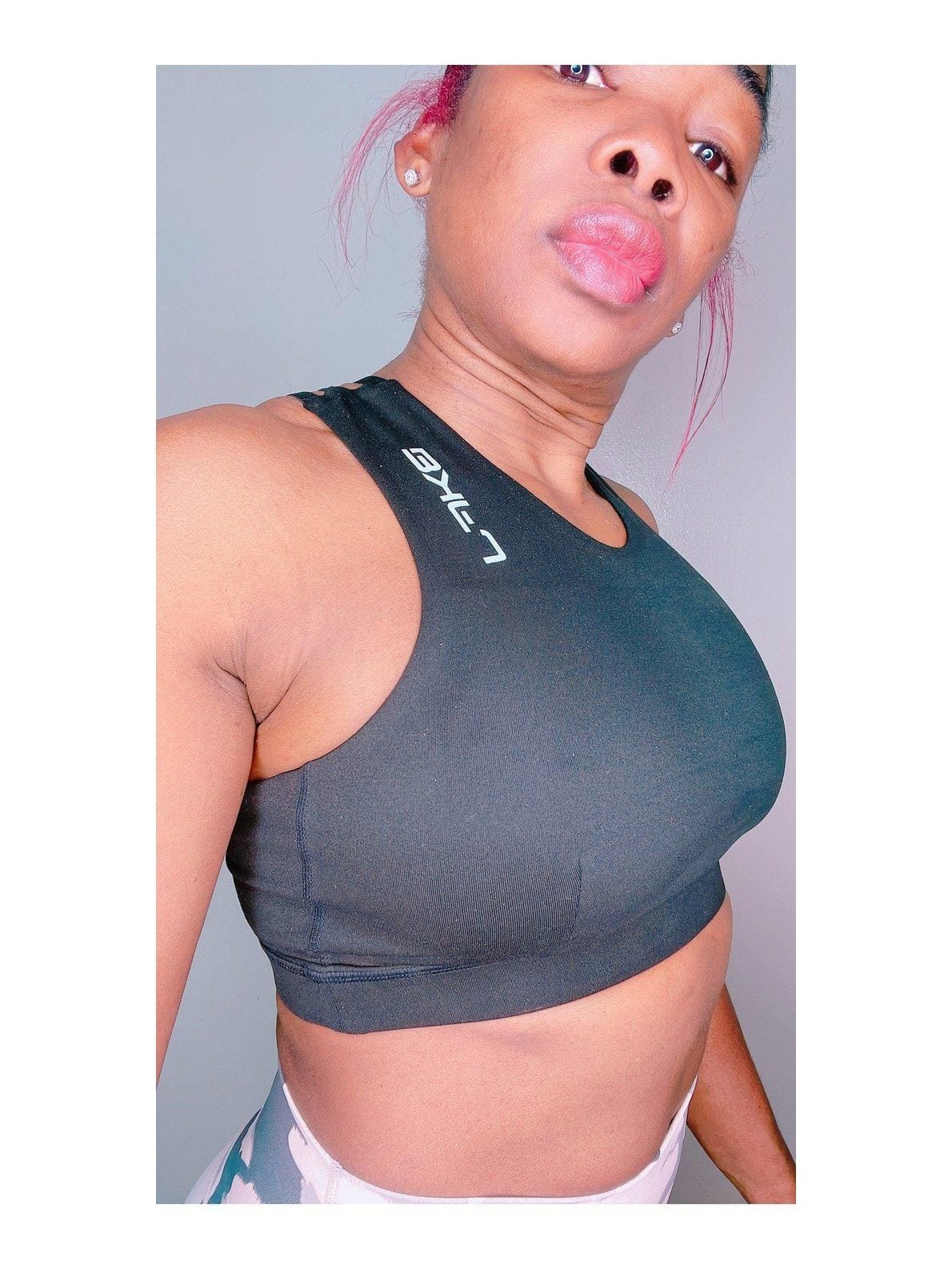 Interlock Criss-Cross Back Strap Sports Bra - BKFJNY